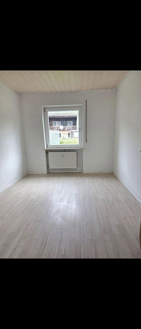 Prenájom bytu 5-izbový 120 m², Waldbüttelbrunn, Bavorsko Prenájom bytu 5-izbový 120 m², Waldbüttelbrunn, Bavorsko