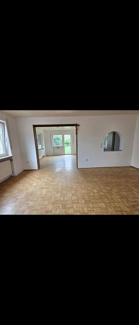 Prenájom bytu 5-izbový 120 m², Waldbüttelbrunn, Bavorsko Prenájom bytu 5-izbový 120 m², Waldbüttelbrunn, Bavorsko