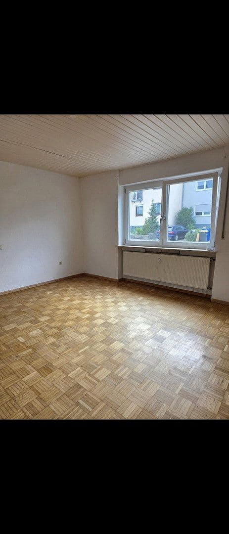 Prenájom bytu 5-izbový 120 m², Waldbüttelbrunn, Bavorsko Prenájom bytu 5-izbový 120 m², Waldbüttelbrunn, Bavorsko