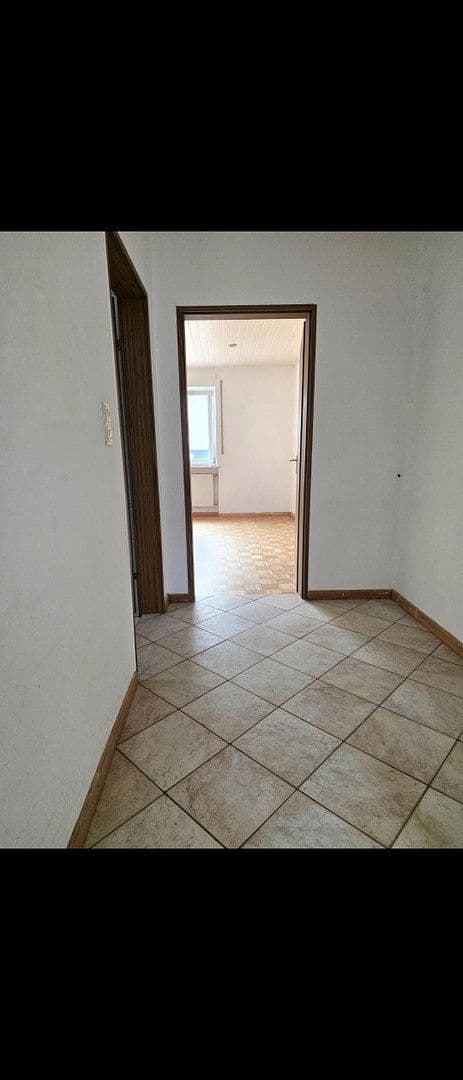Prenájom bytu 5-izbový 120 m², Waldbüttelbrunn, Bavorsko Prenájom bytu 5-izbový 120 m², Waldbüttelbrunn, Bavorsko