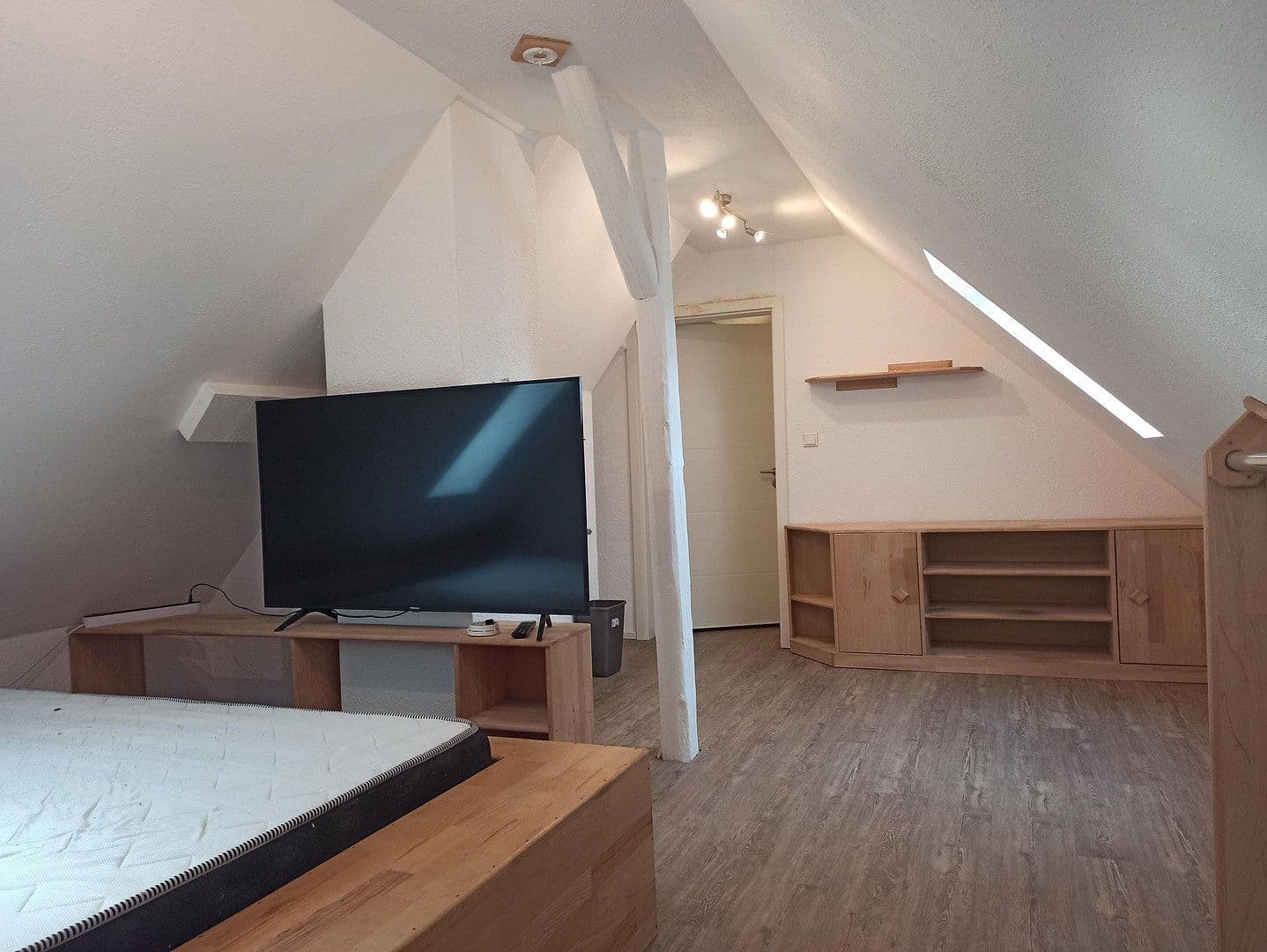 Prenájom bytu 5-izbový 12 m², Alemannenstraße 29, Schwäbisch Gmünd, Bádensko-Wurttembersko Prenájom bytu 5-izbový 12 m², Alemannenstraße 29, Schwäbisch Gmünd, Bádensko-Wurttembersko