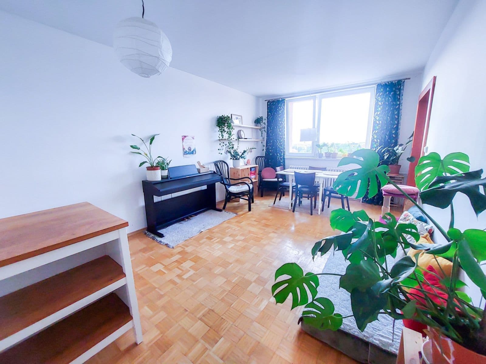 Prenájom bytu 3-izbový 73 m², náměstí Republiky, Uherské Hradiště, Zlínský kraj Prenájom bytu 3-izbový 73 m², náměstí Republiky, Uherské Hradiště, Zlínský kraj