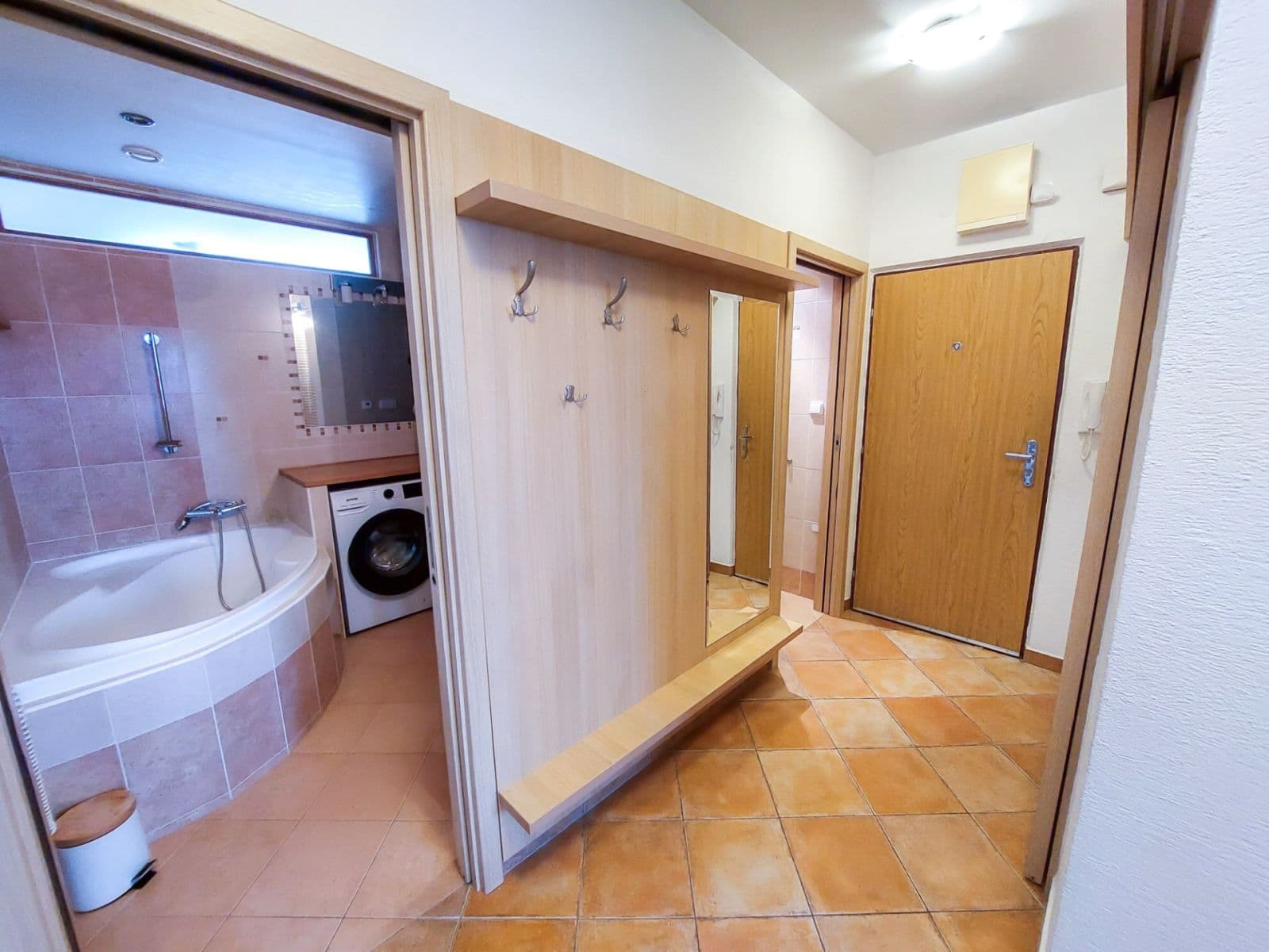 Prenájom bytu 3-izbový 73 m², náměstí Republiky, Uherské Hradiště, Zlínský kraj Prenájom bytu 3-izbový 73 m², náměstí Republiky, Uherské Hradiště, Zlínský kraj