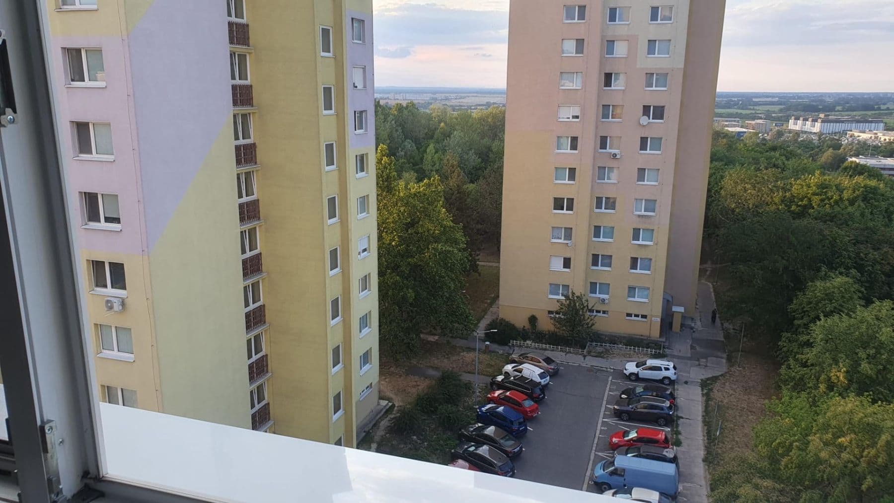 Predaj bytu 3-izbový 70 m², Saratovská, Dúbravka, Bratislavský kraj Predaj bytu 3-izbový 70 m², Saratovská, Dúbravka, Bratislavský kraj
