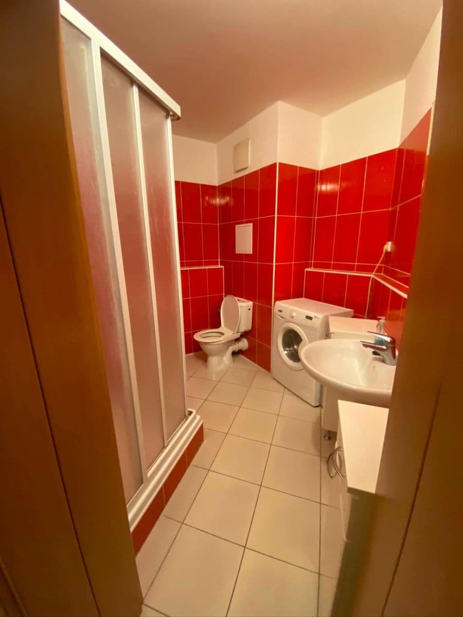 Prenájom bytu 1-izbový 55 m², Studentská, Poděbrady, Středočeský kraj Prenájom bytu 1-izbový 55 m², Studentská, Poděbrady, Středočeský kraj