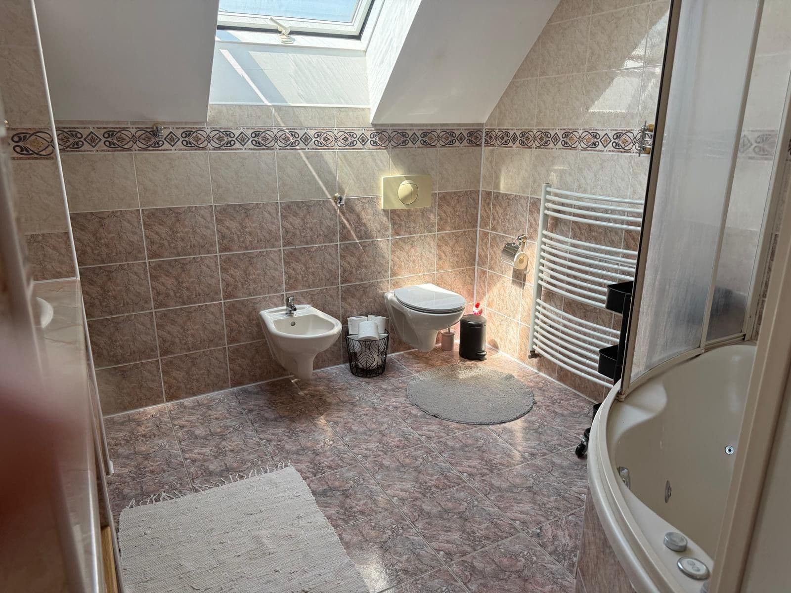 Prenájom domu 265 m², pozemok 644 m², Mokropeská, Černošice, Středočeský kraj Prenájom domu 265 m², pozemok 644 m², Mokropeská, Černošice, Středočeský kraj
