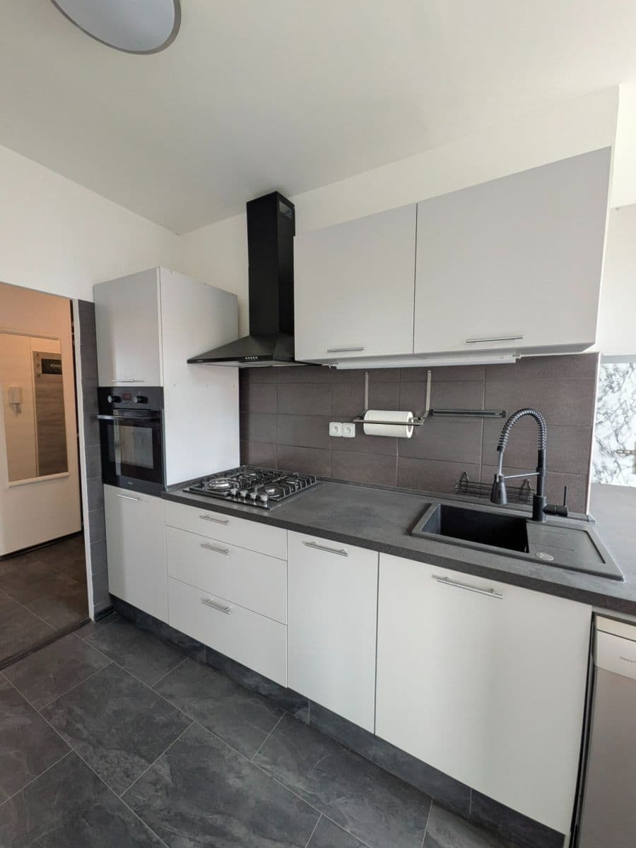 Prenájom bytu 3-izbový 66 m², Snopkova, Praha, Praha Prenájom bytu 3-izbový 66 m², Snopkova, Praha, Praha