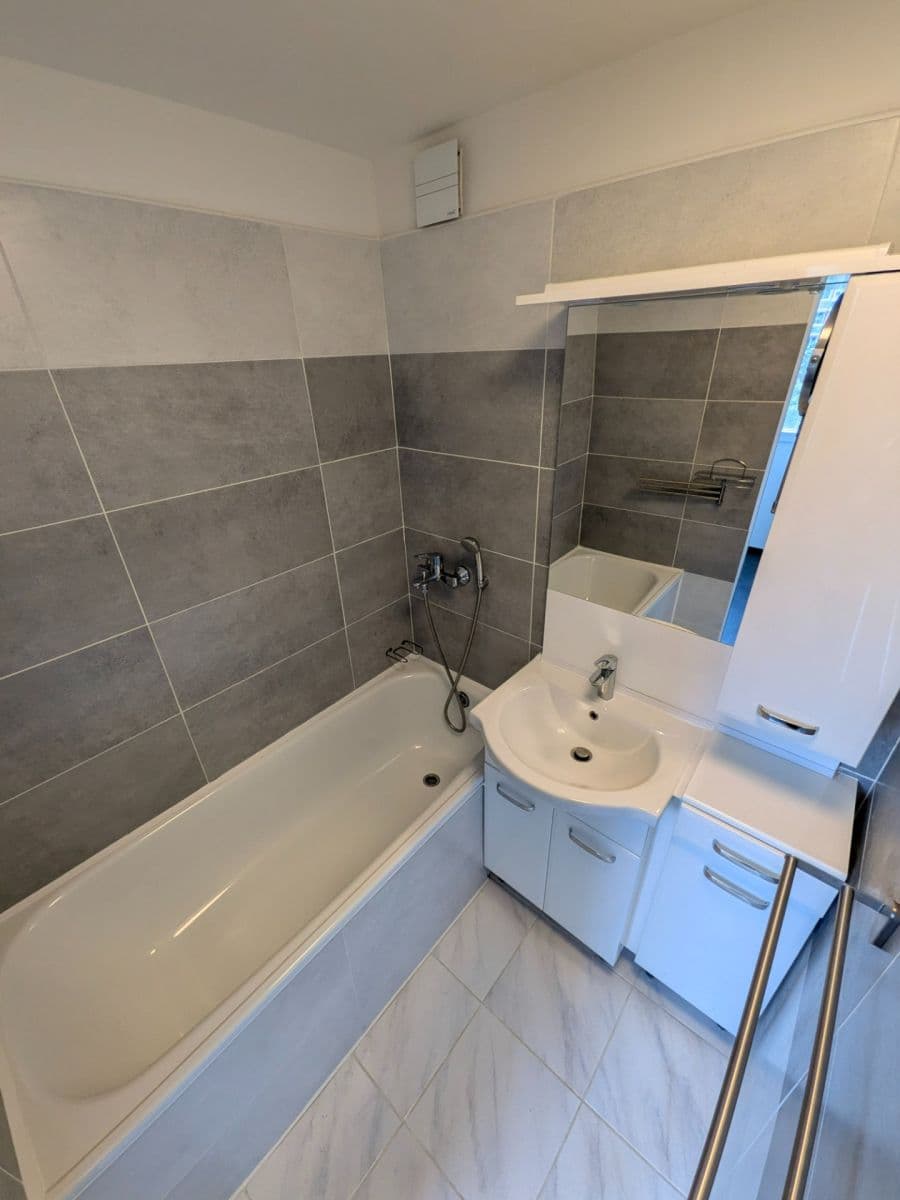 Prenájom bytu 3-izbový 66 m², Snopkova, Praha, Praha Prenájom bytu 3-izbový 66 m², Snopkova, Praha, Praha