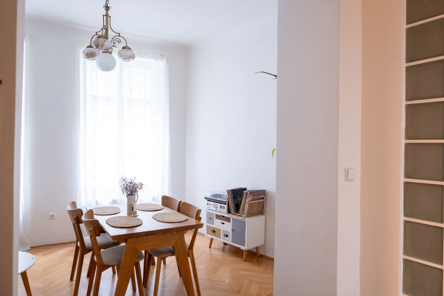 Prenájom bytu 2-izbový 55 m², Ve Smečkách, Praha, Praha Prenájom bytu 2-izbový 55 m², Ve Smečkách, Praha, Praha