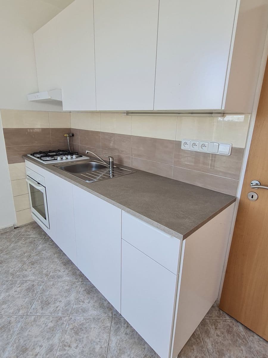 Prenájom bytu 2-izbový 60 m², Komárnická, Ružinov, Bratislavský kraj Prenájom bytu 2-izbový 60 m², Komárnická, Ružinov, Bratislavský kraj