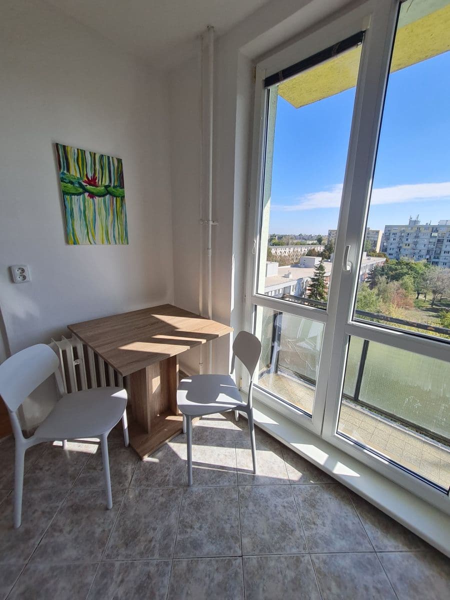 Prenájom bytu 2-izbový 60 m², Komárnická, Ružinov, Bratislavský kraj Prenájom bytu 2-izbový 60 m², Komárnická, Ružinov, Bratislavský kraj