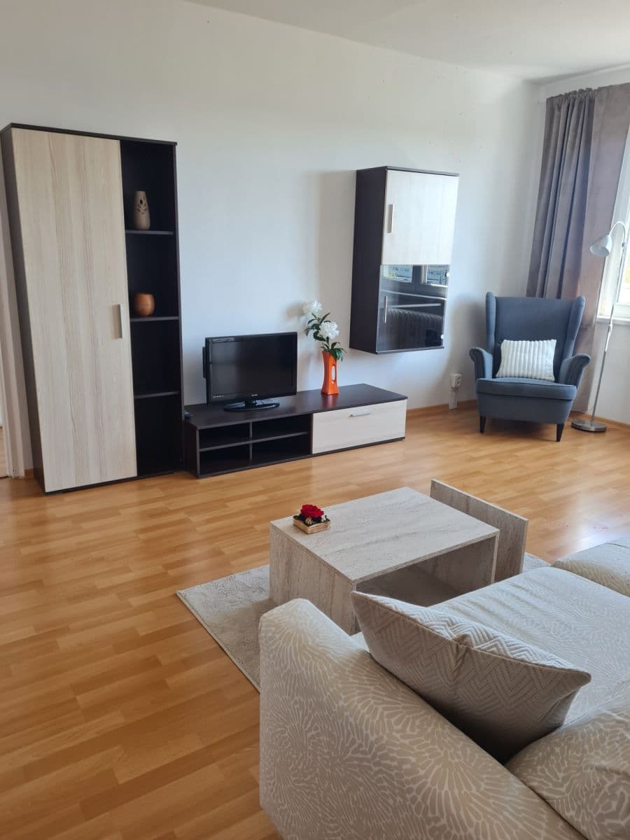 Prenájom bytu 2-izbový 60 m², Komárnická, Ružinov, Bratislavský kraj Prenájom bytu 2-izbový 60 m², Komárnická, Ružinov, Bratislavský kraj