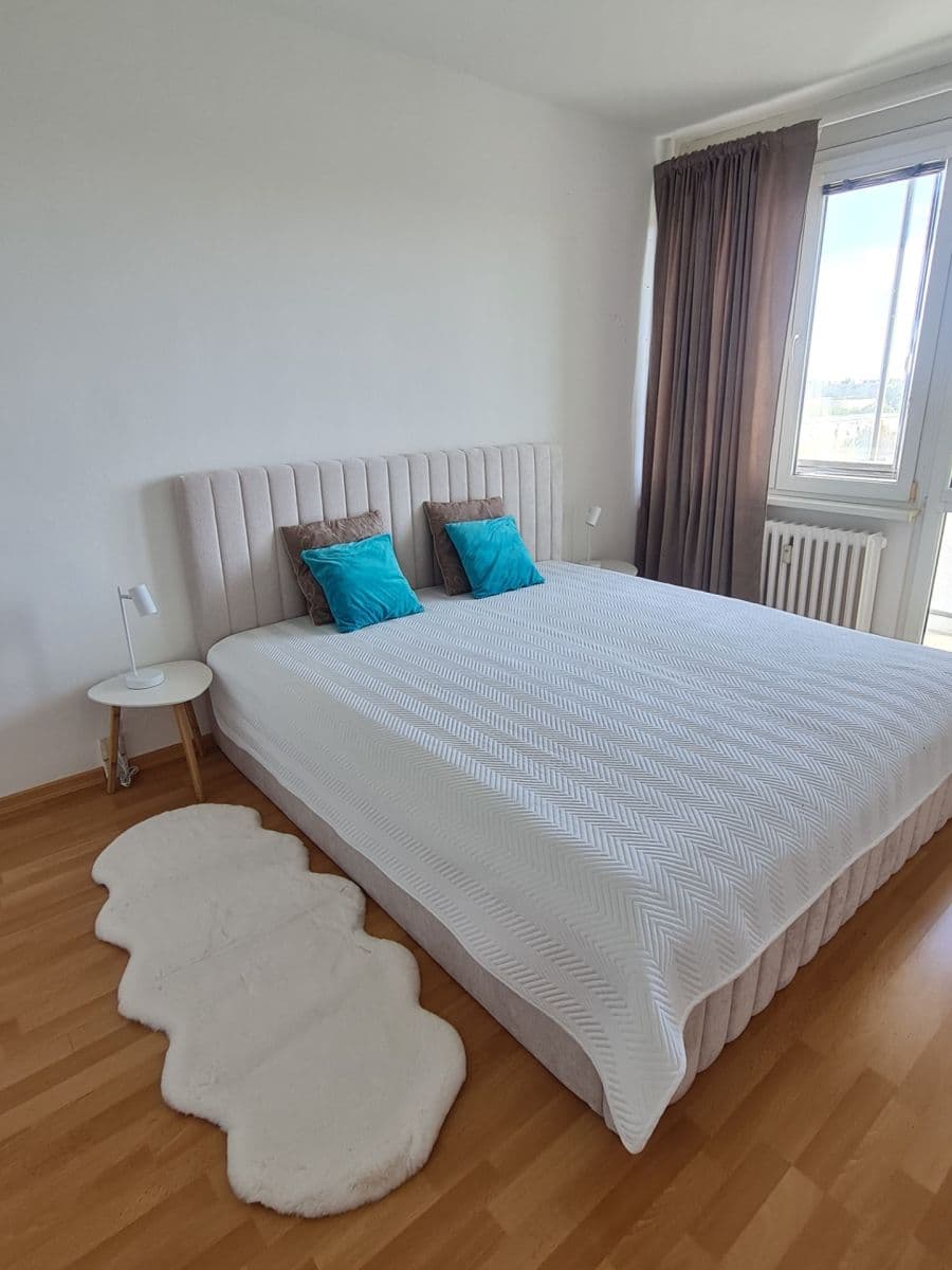 Prenájom bytu 2-izbový 60 m², Komárnická, Ružinov, Bratislavský kraj Prenájom bytu 2-izbový 60 m², Komárnická, Ružinov, Bratislavský kraj