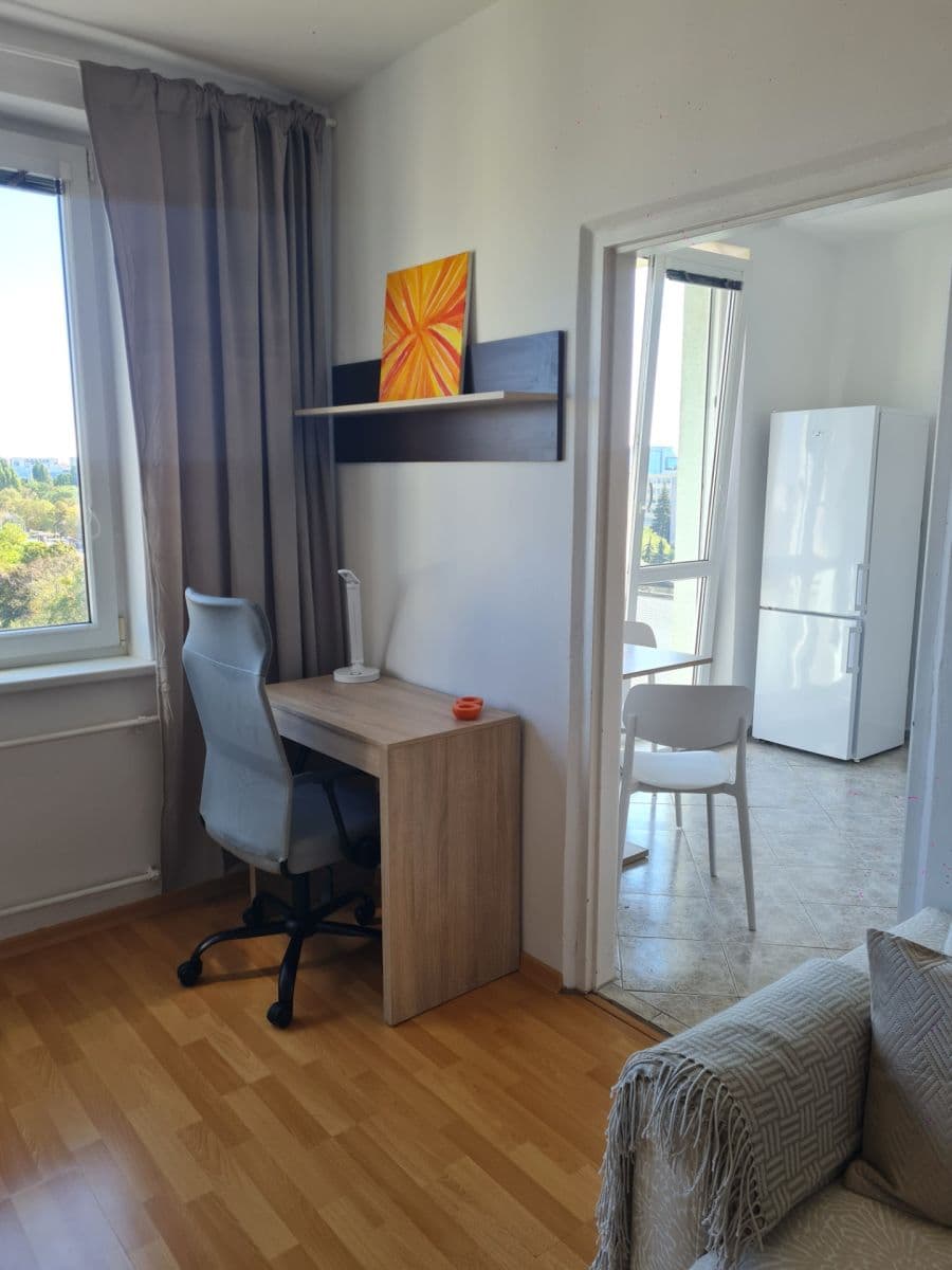 Prenájom bytu 2-izbový 60 m², Komárnická, Ružinov, Bratislavský kraj Prenájom bytu 2-izbový 60 m², Komárnická, Ružinov, Bratislavský kraj
