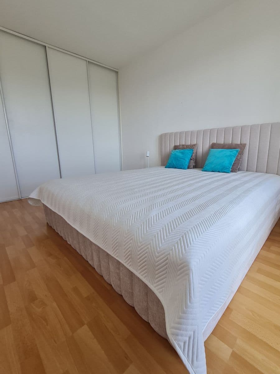 Prenájom bytu 2-izbový 60 m², Komárnická, Ružinov, Bratislavský kraj Prenájom bytu 2-izbový 60 m², Komárnická, Ružinov, Bratislavský kraj