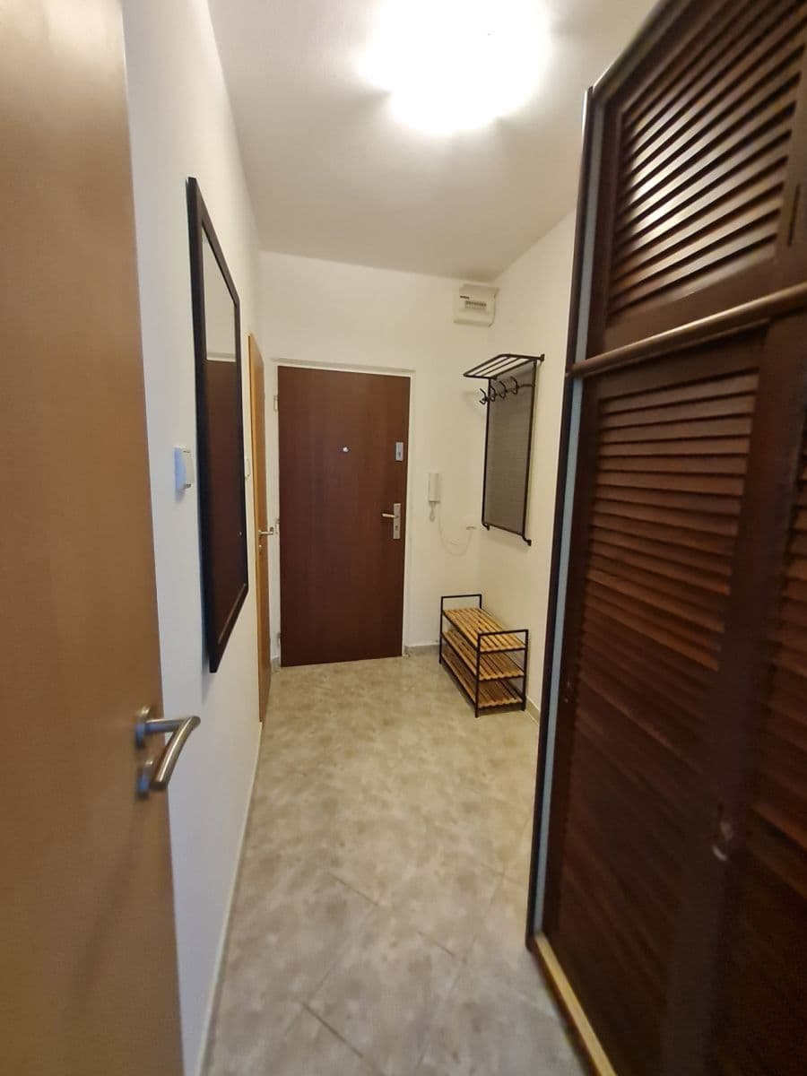 Prenájom bytu 2-izbový 60 m², Komárnická, Ružinov, Bratislavský kraj Prenájom bytu 2-izbový 60 m², Komárnická, Ružinov, Bratislavský kraj