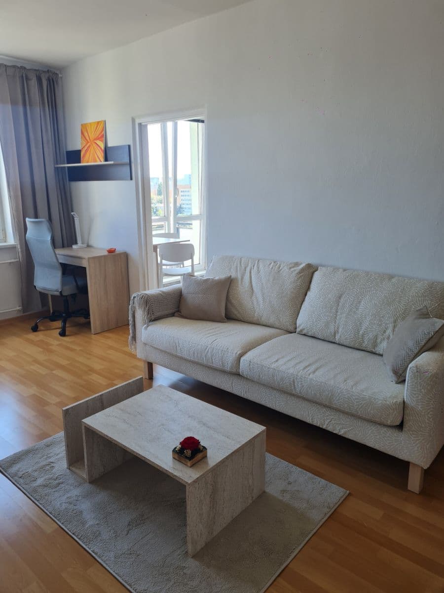 Prenájom bytu 2-izbový 60 m², Komárnická, Ružinov, Bratislavský kraj Prenájom bytu 2-izbový 60 m², Komárnická, Ružinov, Bratislavský kraj