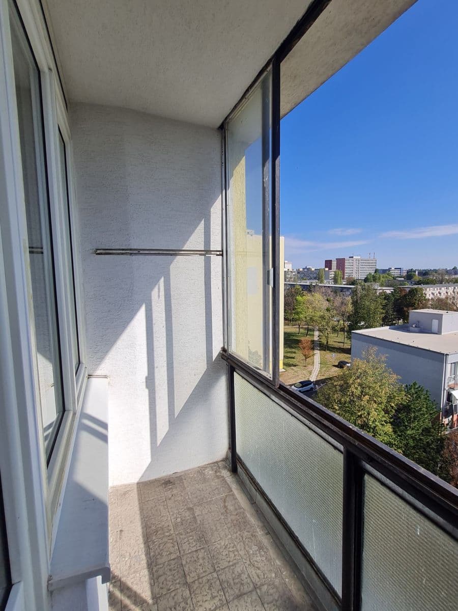 Prenájom bytu 2-izbový 60 m², Komárnická, Ružinov, Bratislavský kraj Prenájom bytu 2-izbový 60 m², Komárnická, Ružinov, Bratislavský kraj