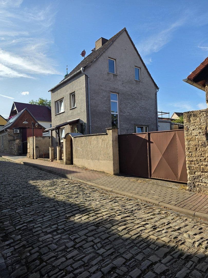 Predaj domu 120 m², pozemok 300 m², Kirchstraße 3, Roßleben-Wiehe, Durínsko Predaj domu 120 m², pozemok 300 m², Kirchstraße 3, Roßleben-Wiehe, Durínsko