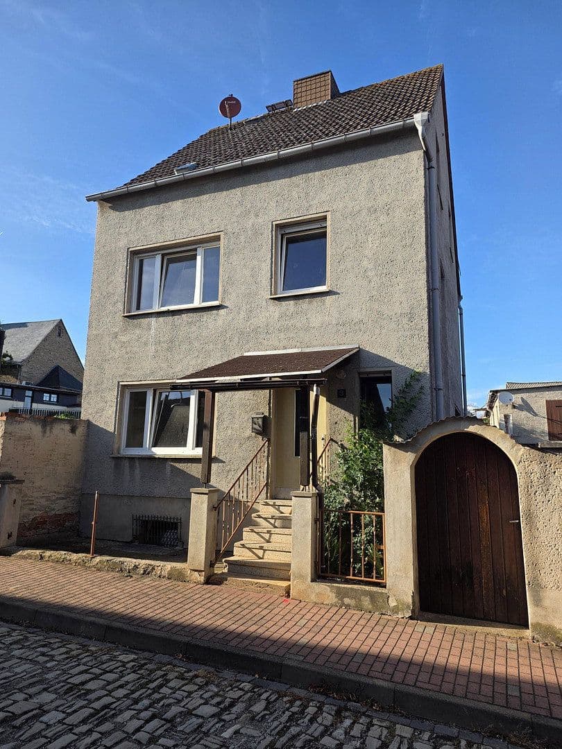 Predaj domu 120 m², pozemok 300 m², Kirchstraße 3, Roßleben-Wiehe, Durínsko Predaj domu 120 m², pozemok 300 m², Kirchstraße 3, Roßleben-Wiehe, Durínsko