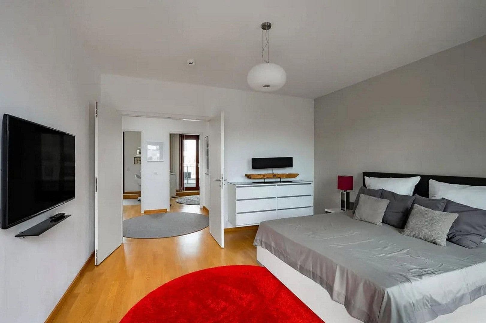 Prenájom bytu 4-izbový 111 m², Berlin, Berlín Prenájom bytu 4-izbový 111 m², Berlin, Berlín