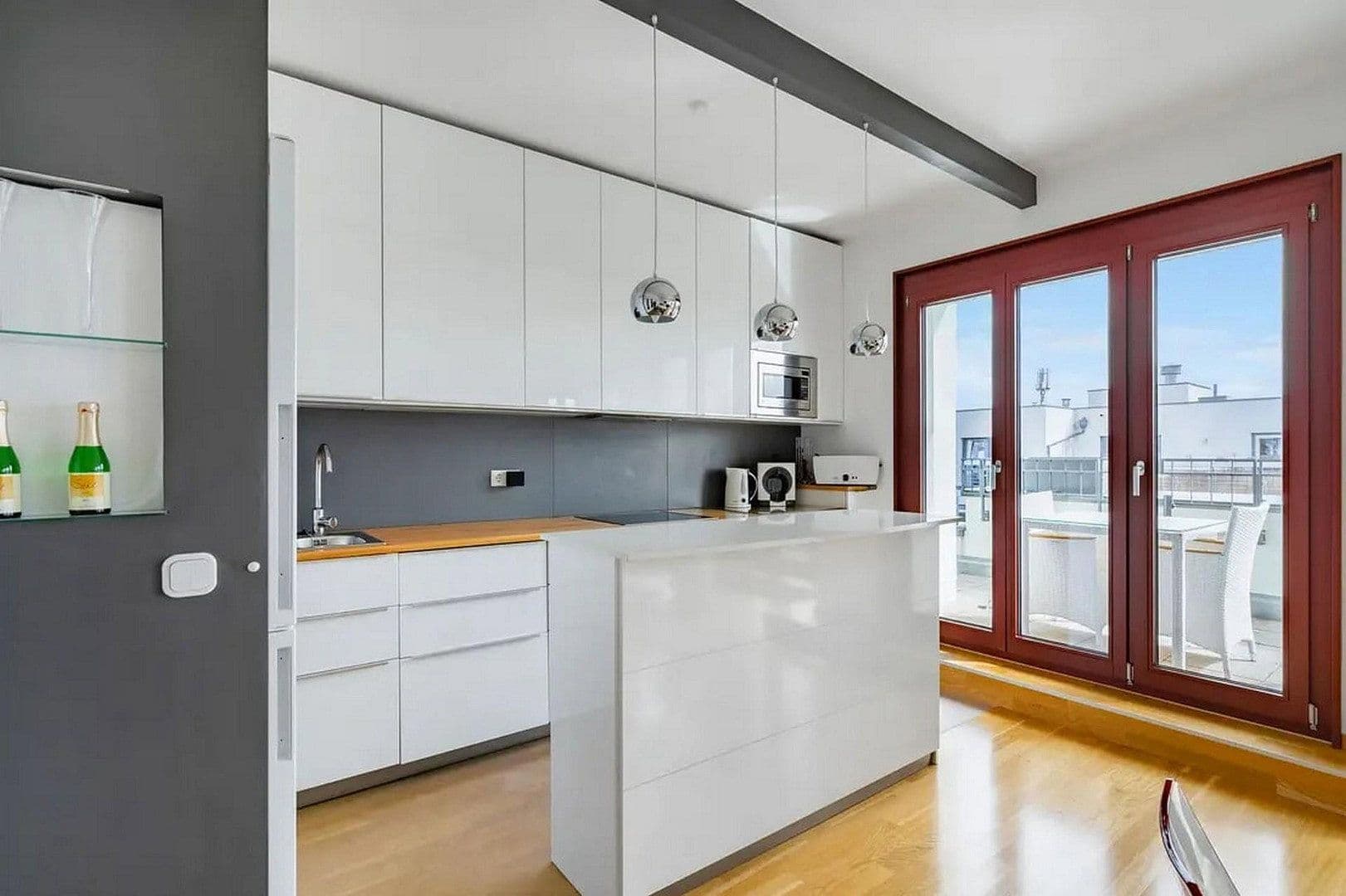 Prenájom bytu 4-izbový 111 m², Berlin, Berlín Prenájom bytu 4-izbový 111 m², Berlin, Berlín