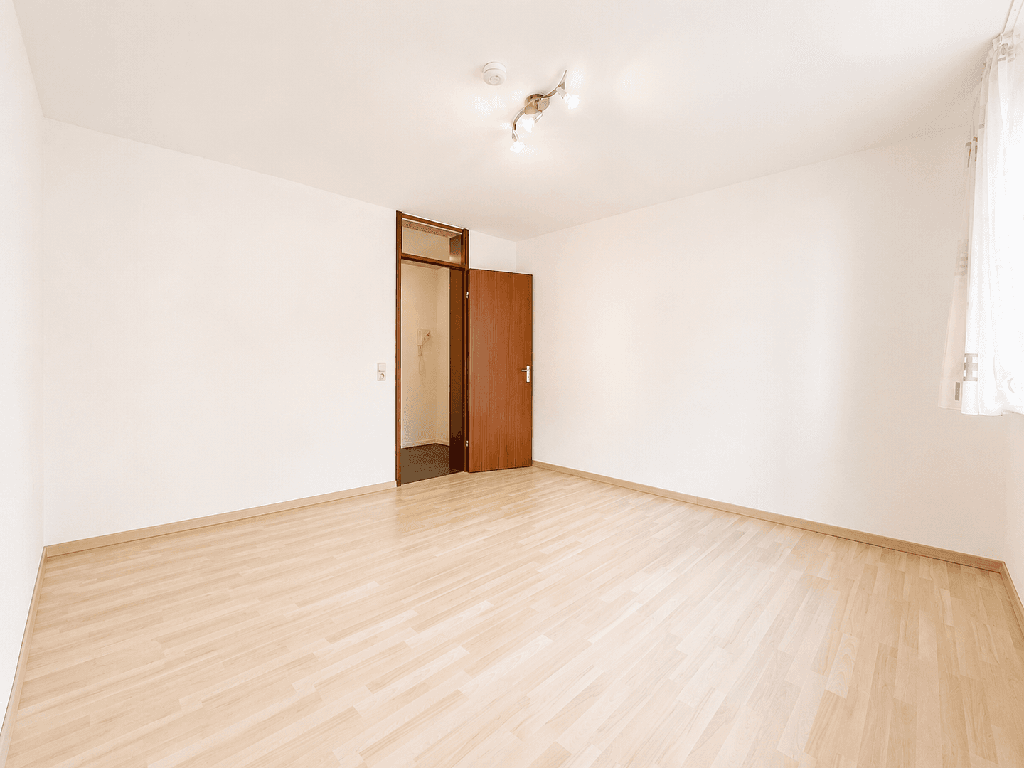 Prenájom bytu 3-izbový 84 m², Renningen, Bádensko-Wurttembersko Prenájom bytu 3-izbový 84 m², Renningen, Bádensko-Wurttembersko