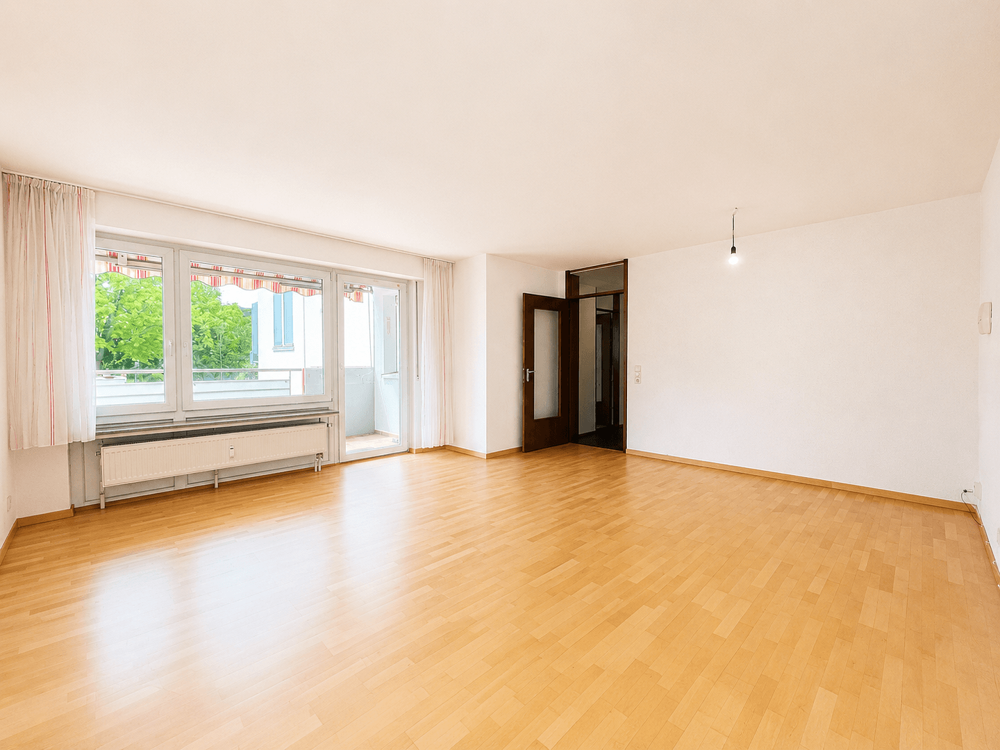 Prenájom bytu 3-izbový 84 m², Renningen, Bádensko-Wurttembersko Prenájom bytu 3-izbový 84 m², Renningen, Bádensko-Wurttembersko