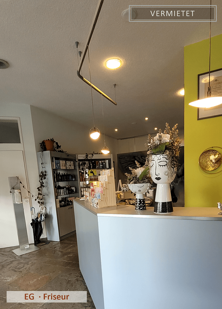 Predaj domu 388 m², pozemok 525 m², Dalkinger Straße 10, Westhausen, Bádensko-Wurttembersko Predaj domu 388 m², pozemok 525 m², Dalkinger Straße 10, Westhausen, Bádensko-Wurttembersko