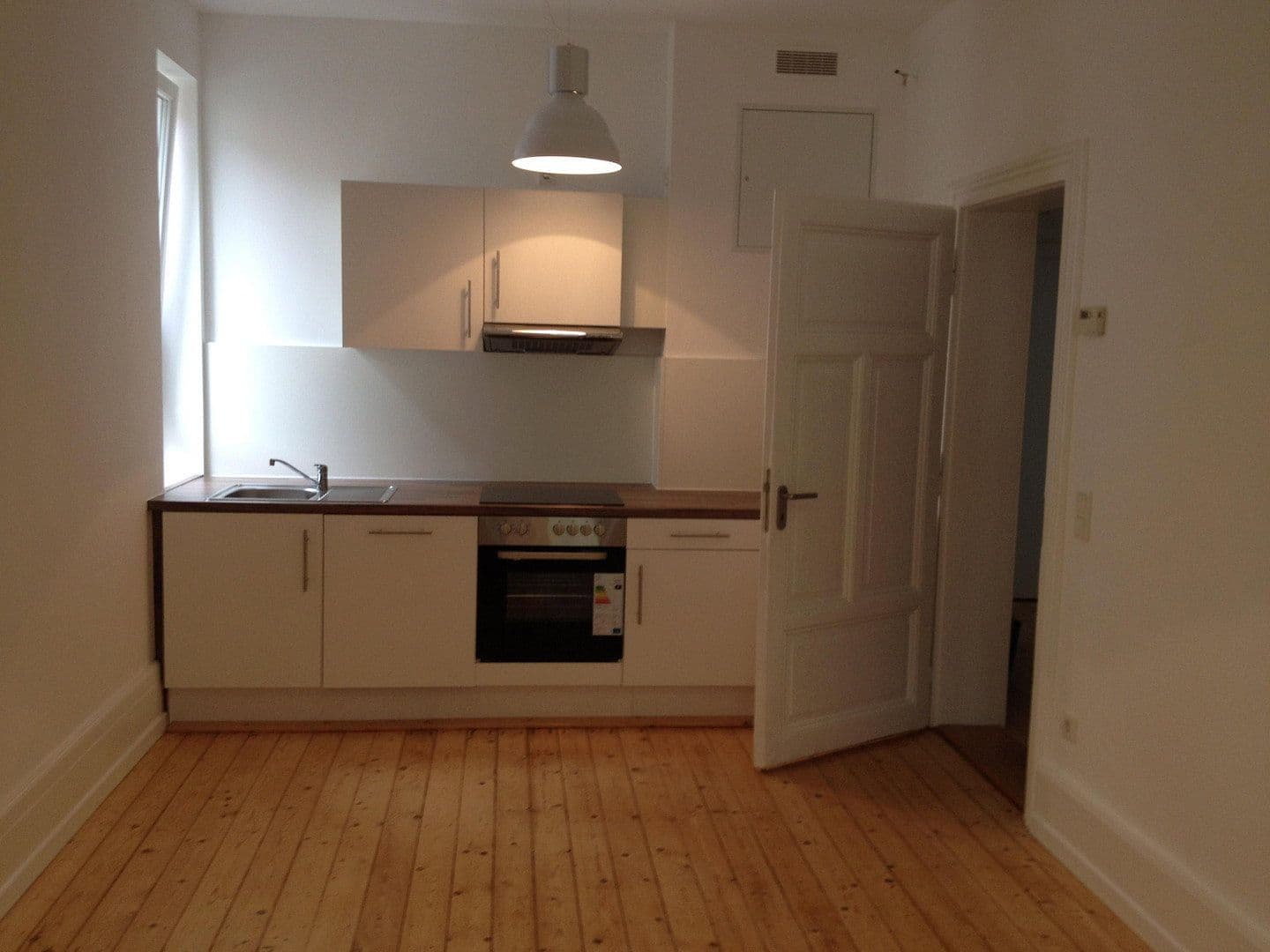 Prenájom bytu 2-izbový 50 m², Frankfurt, Hesensko Prenájom bytu 2-izbový 50 m², Frankfurt, Hesensko