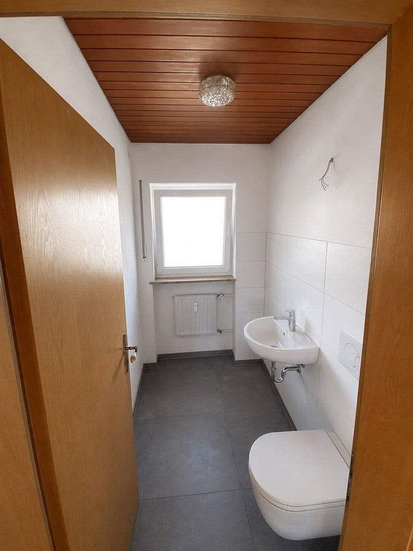 Prenájom bytu 5-izbový 125 m², Engen, Bádensko-Wurttembersko Prenájom bytu 5-izbový 125 m², Engen, Bádensko-Wurttembersko