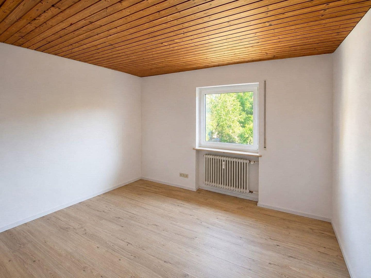Prenájom bytu 5-izbový 125 m², Engen, Bádensko-Wurttembersko Prenájom bytu 5-izbový 125 m², Engen, Bádensko-Wurttembersko