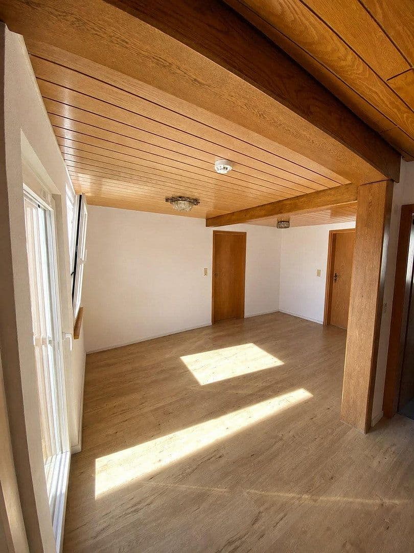 Prenájom bytu 5-izbový 125 m², Engen, Bádensko-Wurttembersko Prenájom bytu 5-izbový 125 m², Engen, Bádensko-Wurttembersko