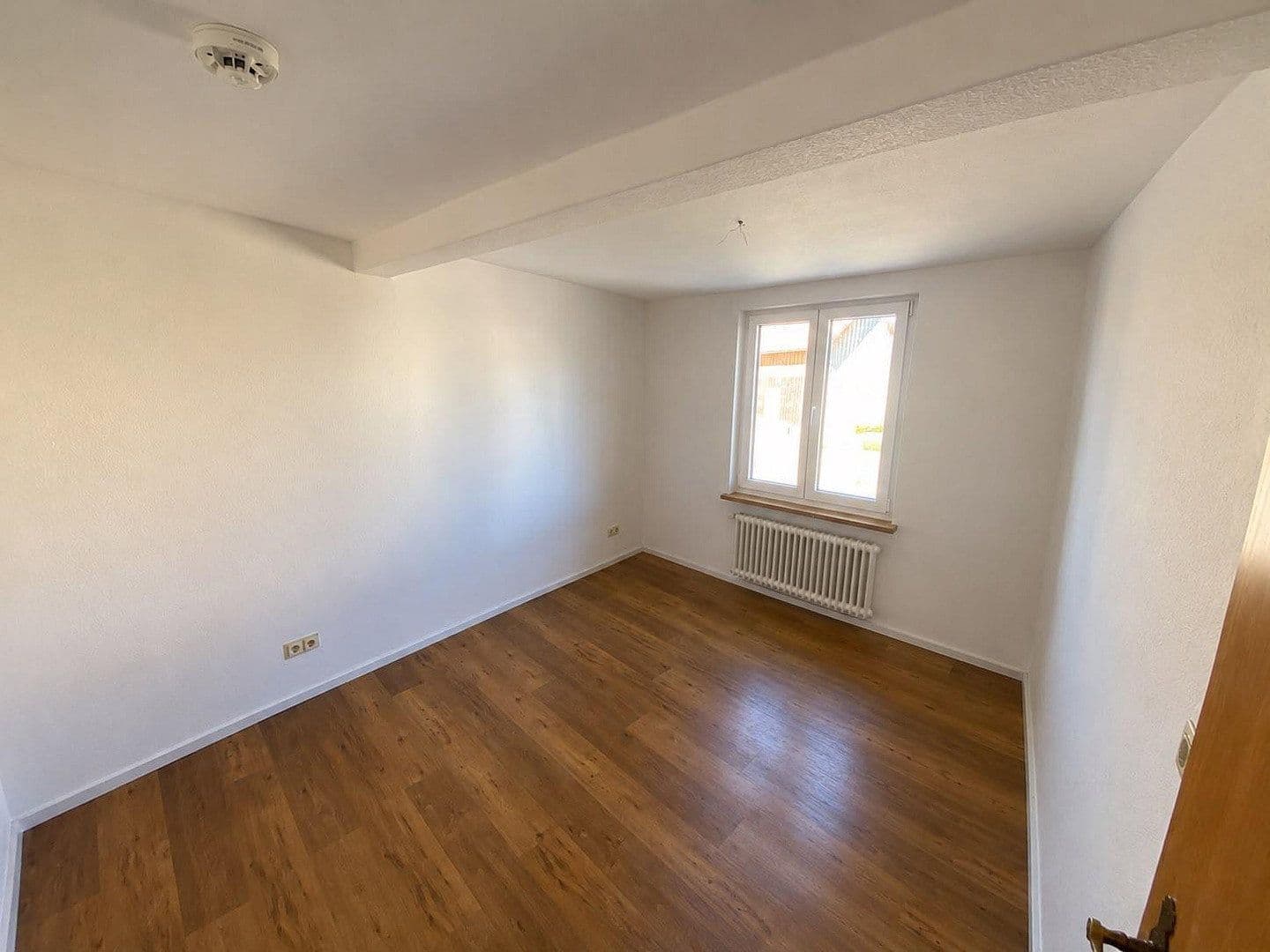 Prenájom bytu 5-izbový 125 m², Engen, Bádensko-Wurttembersko Prenájom bytu 5-izbový 125 m², Engen, Bádensko-Wurttembersko