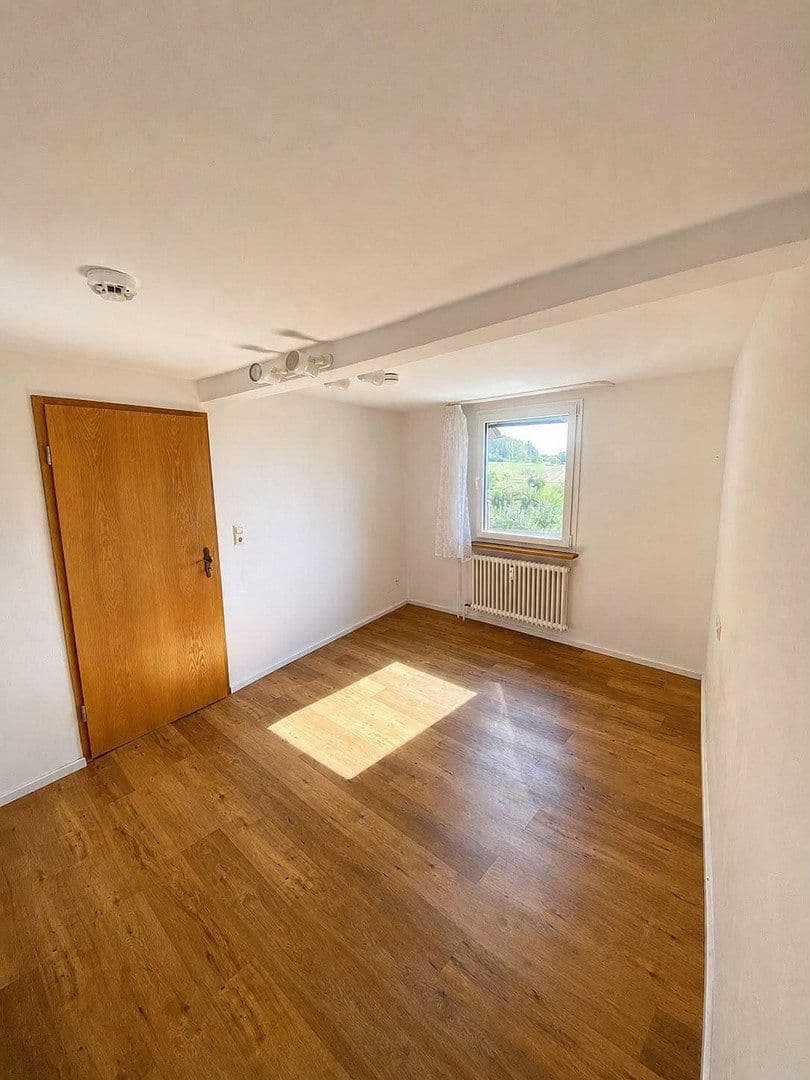 Prenájom bytu 5-izbový 125 m², Engen, Bádensko-Wurttembersko Prenájom bytu 5-izbový 125 m², Engen, Bádensko-Wurttembersko