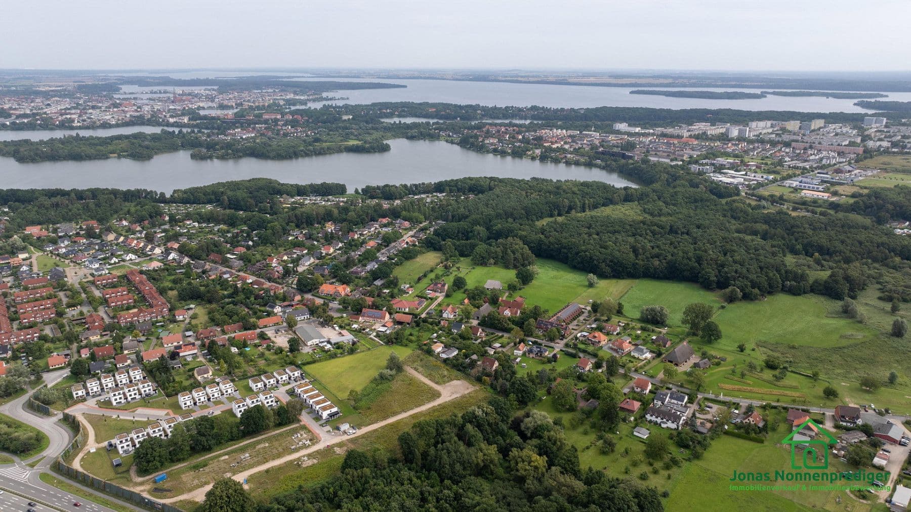 Predaj domu 144 m², pozemok 254 m², Kühls Acker 8, Schwerin, Meklenbursko-Predpomoransko Predaj domu 144 m², pozemok 254 m², Kühls Acker 8, Schwerin, Meklenbursko-Predpomoransko
