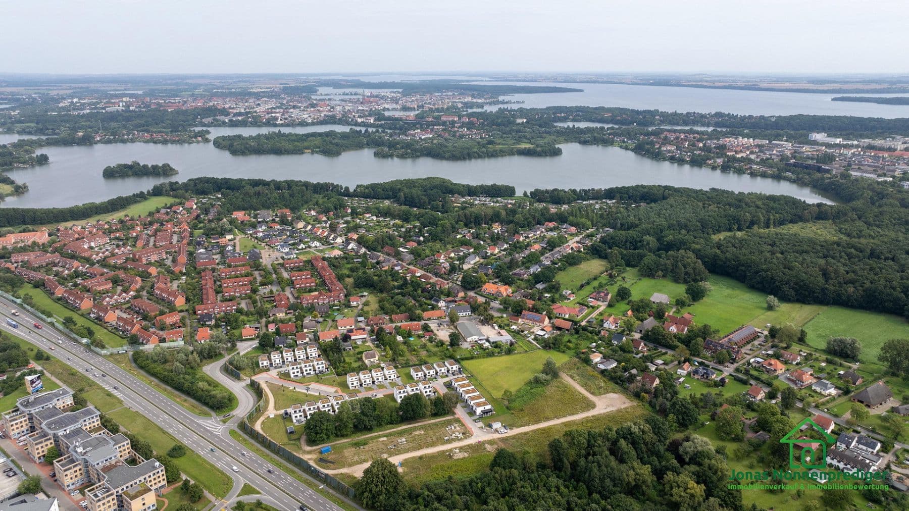 Predaj domu 144 m², pozemok 254 m², Kühls Acker 8, Schwerin, Meklenbursko-Predpomoransko Predaj domu 144 m², pozemok 254 m², Kühls Acker 8, Schwerin, Meklenbursko-Predpomoransko