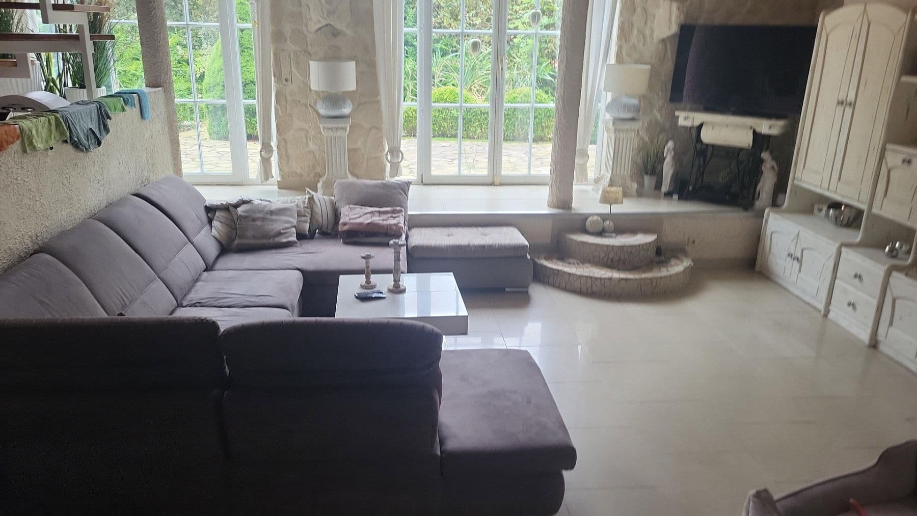Predaj domu 360 m², pozemok 9.300 m², Halbemond, Dolné Sasko Predaj domu 360 m², pozemok 9.300 m², Halbemond, Dolné Sasko