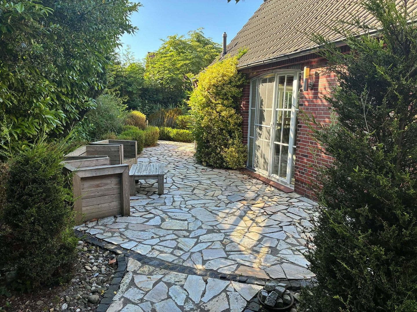 Predaj domu 360 m², pozemok 9.300 m², Halbemond, Dolné Sasko Predaj domu 360 m², pozemok 9.300 m², Halbemond, Dolné Sasko