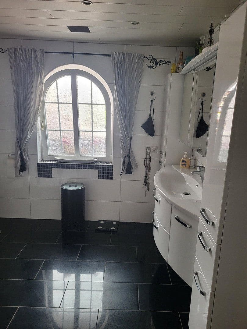 Predaj domu 360 m², pozemok 9.300 m², Halbemond, Dolné Sasko Predaj domu 360 m², pozemok 9.300 m², Halbemond, Dolné Sasko