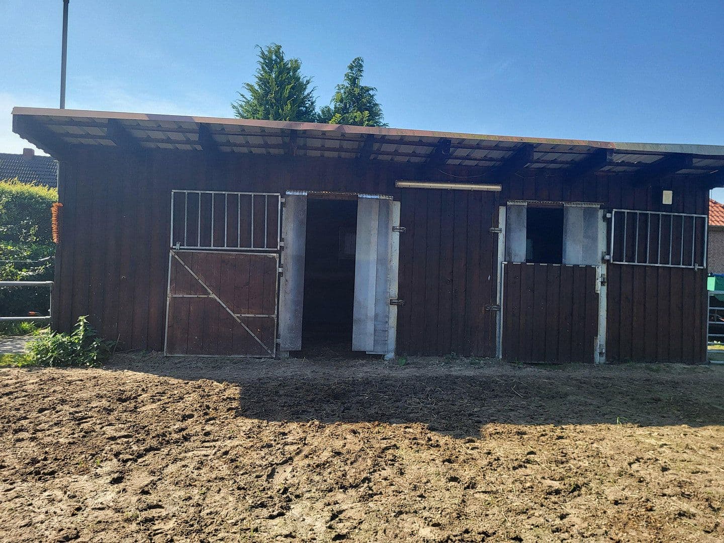 Predaj domu 360 m², pozemok 9.300 m², Halbemond, Dolné Sasko Predaj domu 360 m², pozemok 9.300 m², Halbemond, Dolné Sasko