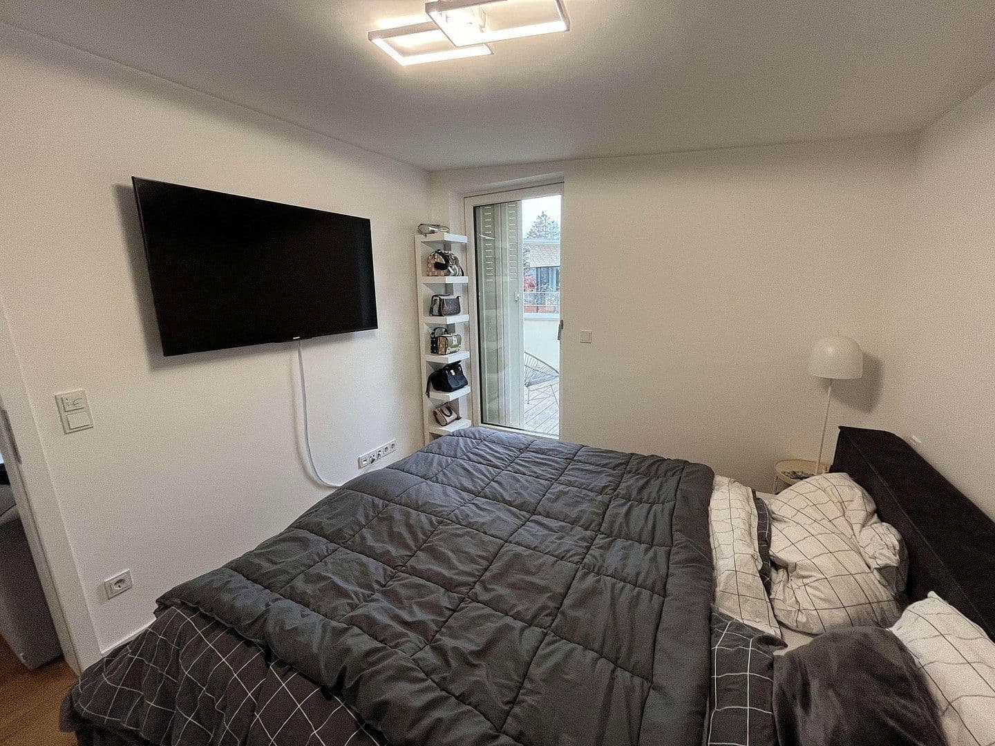 Prenájom bytu 2-izbový 75 m², Am Jagdweg 15, München, Bavorsko Prenájom bytu 2-izbový 75 m², Am Jagdweg 15, München, Bavorsko
