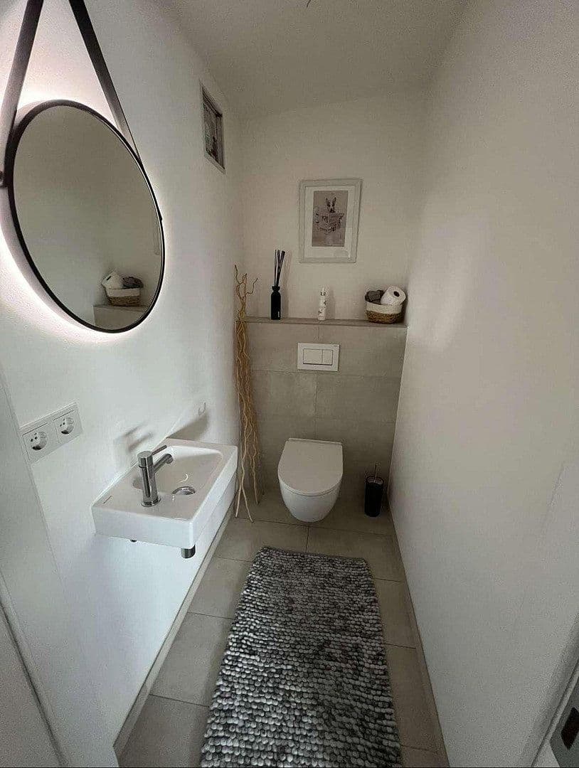 Prenájom bytu 2-izbový 75 m², Am Jagdweg 15, München, Bavorsko Prenájom bytu 2-izbový 75 m², Am Jagdweg 15, München, Bavorsko