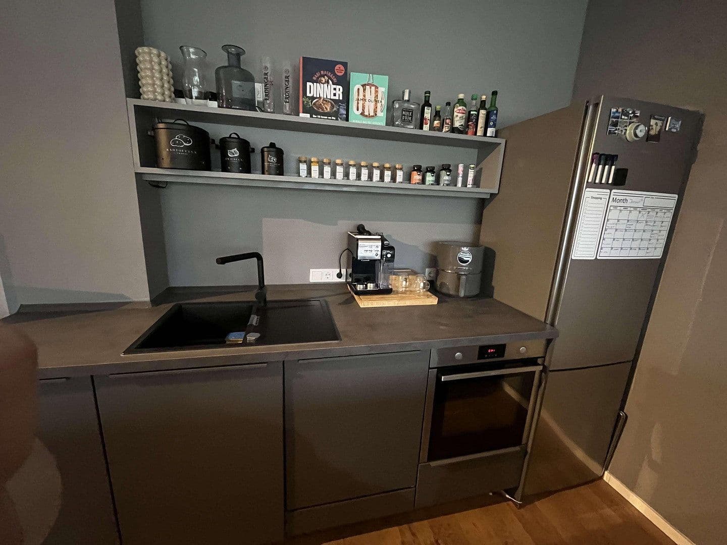 Prenájom bytu 2-izbový 75 m², Am Jagdweg 15, München, Bavorsko Prenájom bytu 2-izbový 75 m², Am Jagdweg 15, München, Bavorsko