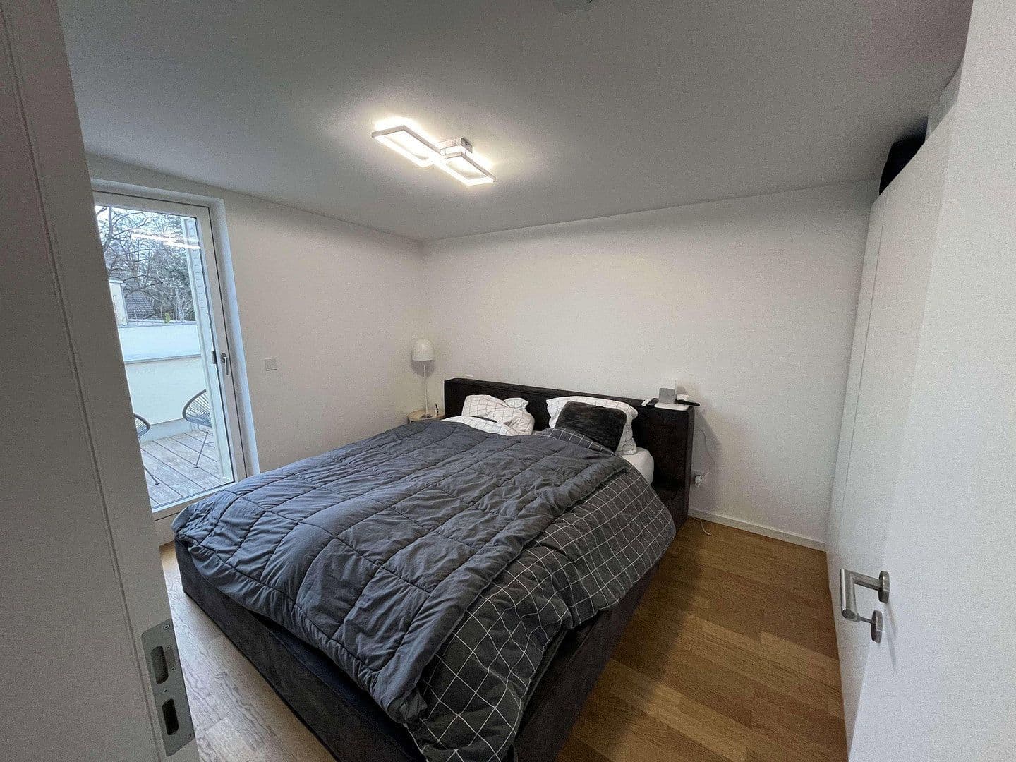 Prenájom bytu 2-izbový 75 m², Am Jagdweg 15, München, Bavorsko Prenájom bytu 2-izbový 75 m², Am Jagdweg 15, München, Bavorsko