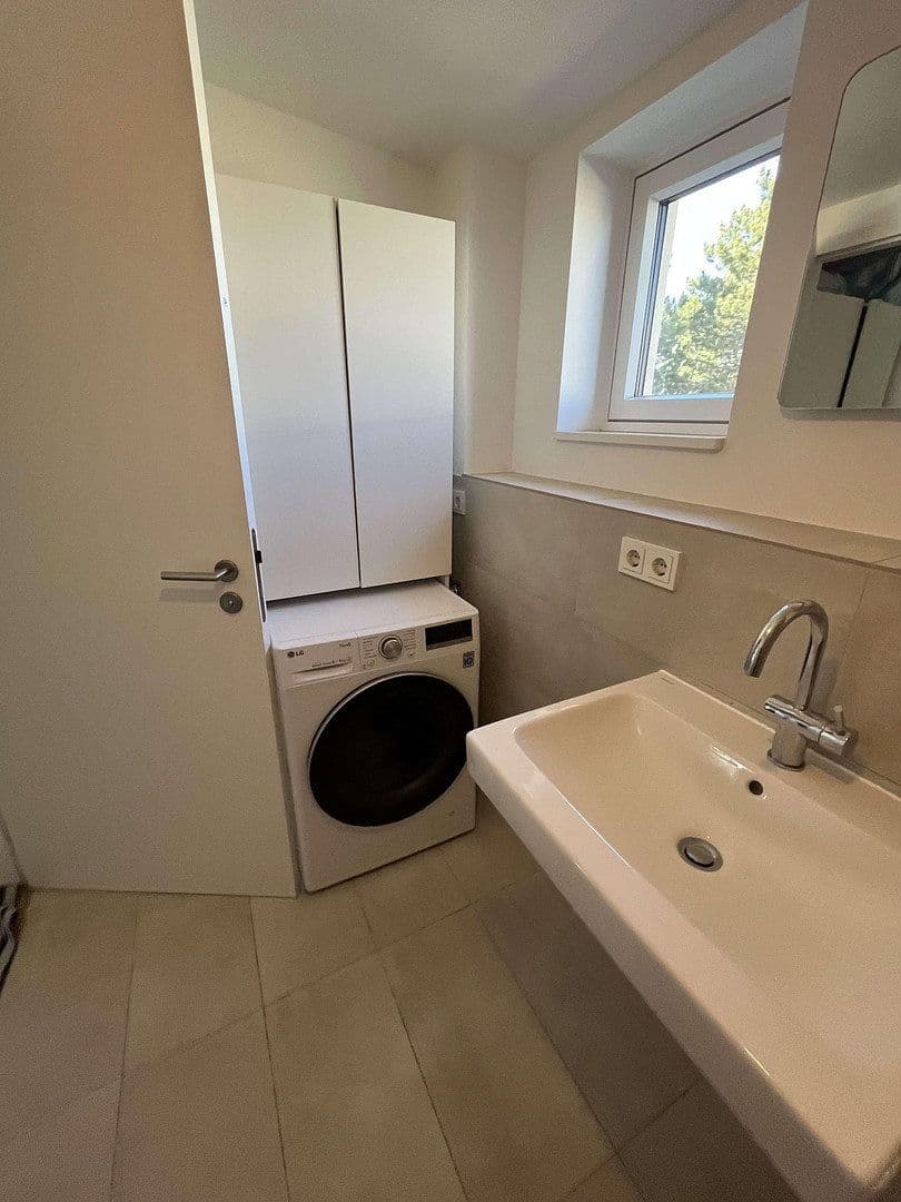 Prenájom bytu 2-izbový 75 m², Am Jagdweg 15, München, Bavorsko Prenájom bytu 2-izbový 75 m², Am Jagdweg 15, München, Bavorsko