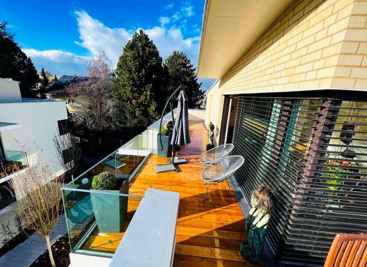 Prenájom bytu 2-izbový 75 m², Am Jagdweg 15, München, Bavorsko Prenájom bytu 2-izbový 75 m², Am Jagdweg 15, München, Bavorsko