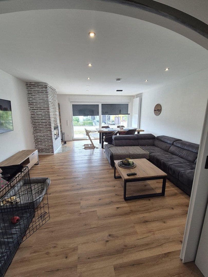 Predaj domu 143 m², pozemok 683 m², Linkenheim-Hochstetten, Bádensko-Wurttembersko Predaj domu 143 m², pozemok 683 m², Linkenheim-Hochstetten, Bádensko-Wurttembersko