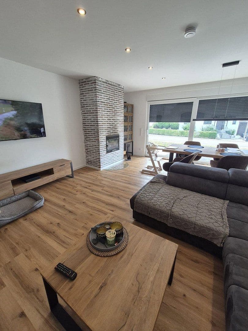 Predaj domu 143 m², pozemok 683 m², Linkenheim-Hochstetten, Bádensko-Wurttembersko Predaj domu 143 m², pozemok 683 m², Linkenheim-Hochstetten, Bádensko-Wurttembersko