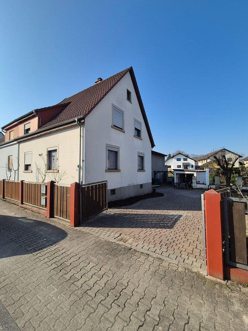 Predaj domu 143 m², pozemok 683 m², Linkenheim-Hochstetten, Bádensko-Wurttembersko Predaj domu 143 m², pozemok 683 m², Linkenheim-Hochstetten, Bádensko-Wurttembersko